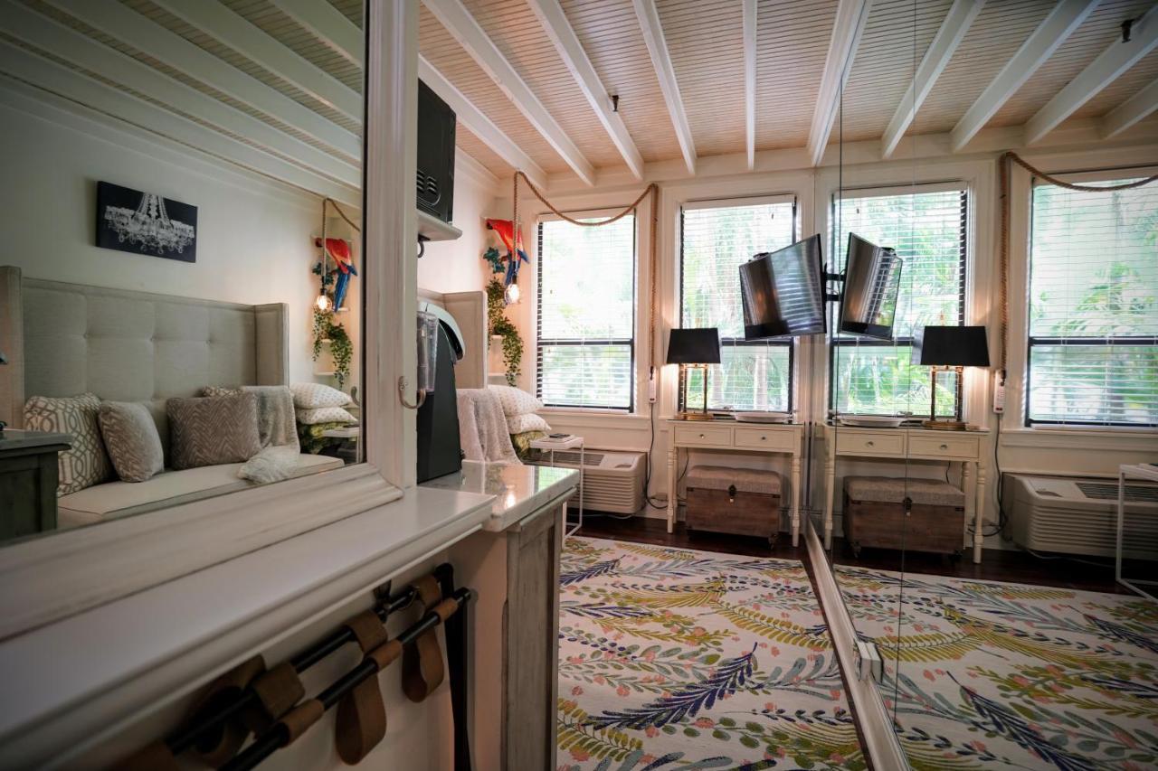 Palm Beach Hotel Petite Retreat 2 Blocks To Beach!! Historic Landmark Luaran gambar
